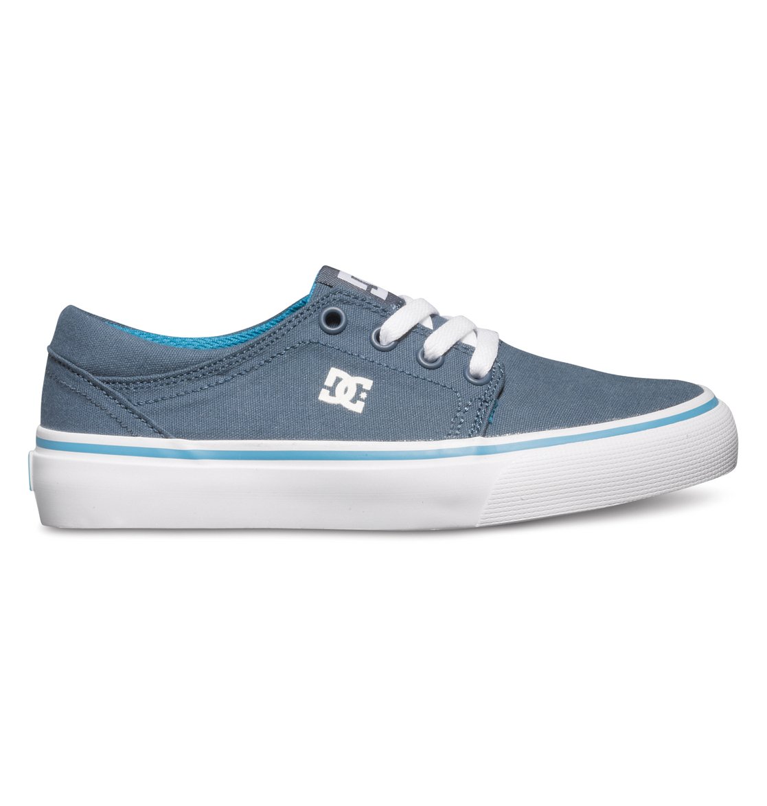 Trase TX - Dcshoes Trase TX - DcshoesНизкие кеды для мальчиков Trase TX от DC Shoes. <br>ХАРАКТЕРИСТИКИ: низкопрофильный силуэт, простой минималистичный верх, логотип-звезда DC на пятке, высокая каучуковая лента по боковому краю подошвы, парусиновый верх, HD-логотип, отверстия для шнуровки с металлической окантовкой, вулканизированная конструкция, износостойкая каучуковая подошва, фирменный рисунок протектора подошвы DC Pill Pattern. <br>СОСТАВ: ВЕРХ: текстиль / ПОДКЛАДКА: текстиль / ПОДОШВА: каучук.<br>