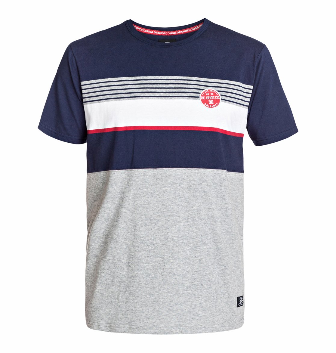 Bow Street Tee - Dcshoes - Dcshoes Bow Street Tee - Dcshoes - DcshoesМужская футболка с круглым вырезом Bow Street Tee от DC Shoes – новинка из коллекции Весна 2015. Характеристики: хлопчатобумажный трикотаж, дизайн в полоску, контрастный низ.<br>
