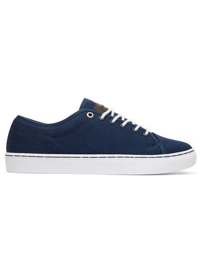 Cove Canvas Cove CanvasКеды для мужчин от Quiksilver – новинка из коллекции Весна 2015. Характеристики: легкий и дышащий парусиновый верх, текстильная подкладка, декоративные отверстия в стиле шнуровки бордшортов Quiksilver.<br>