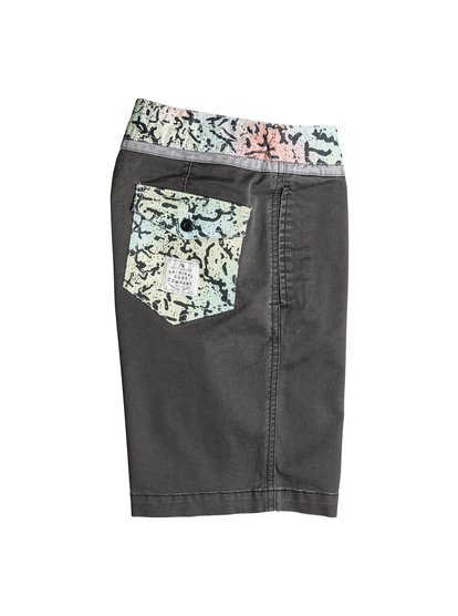 Boys Street Trunk Yoke Cracked Shorts Boys Street Trunk Yoke Cracked ShortsШорты для мальчиков Street Trunk Yoke Cracked от Quiksilver.ХАРАКТЕРИСТИКИ: крой Yoke, пояс с регулировкой, прямой крой, длина 38,1 см.СОСТАВ: 98% хлопок, 2% эластан.<br>