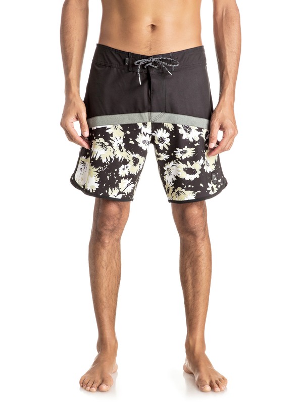 quiksilver, Crypt Scallop 18" - Boardshort, BLACK (kvj6) 0 Crypt Scallop 18" - Boardshort Black EQYBS03599 Quiksilver
