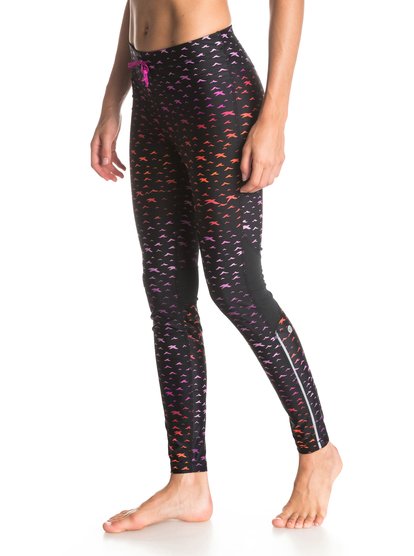 Womens Relay Leggings Womens Relay LeggingsЖенские штаны Relay от ROXY.ХАРАКТЕРИСТИКИ: переработанный нейлон, технологичная лайкра Xtra Life, превосходные дышащие свойства, изделие быстро высыхает.СОСТАВ: 78% нейлон, 22% лайкра.<br>